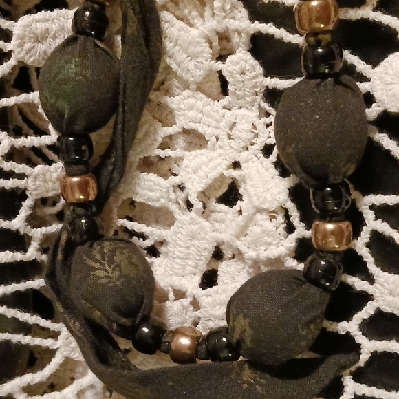 Choker & short  fab.necklace gold tone beads accent - Picture 5 of 5